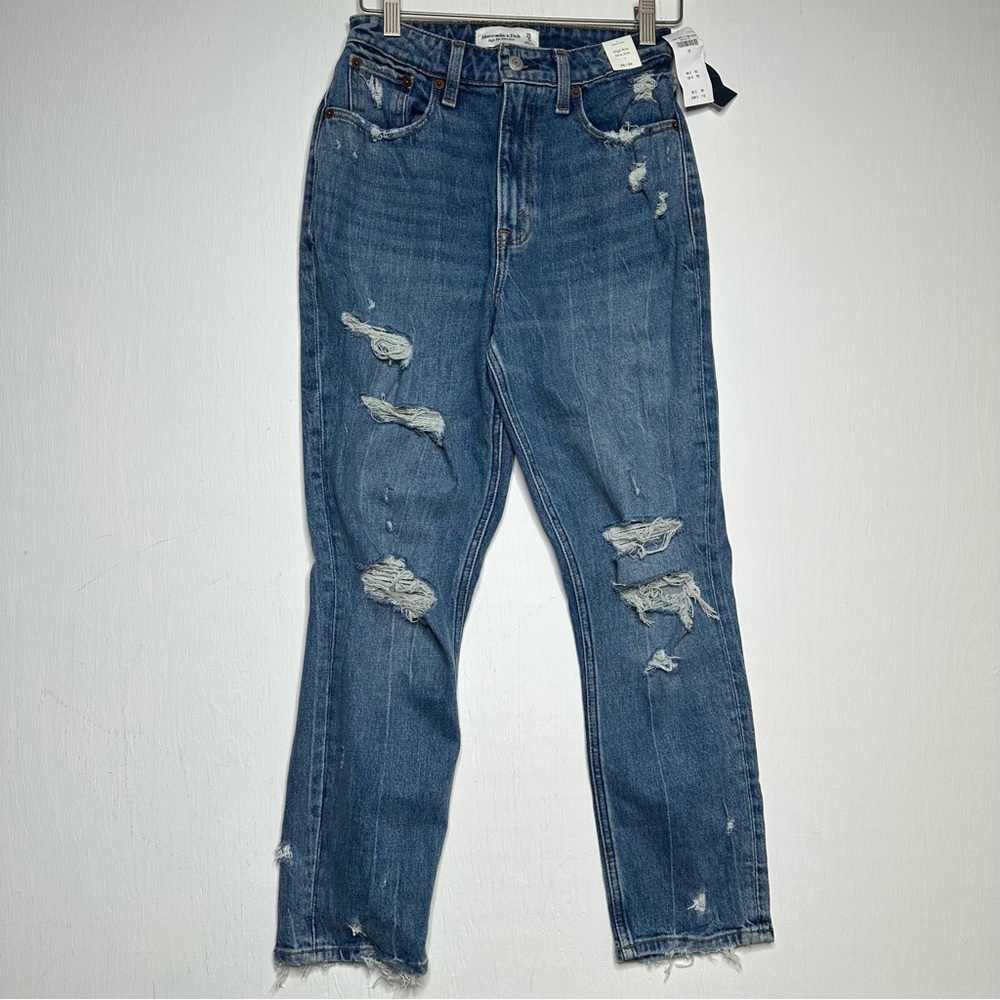 Abercrombie and Fitch High Rise Mom Jean Size 0 Distressed Denim Medium Wash NEW